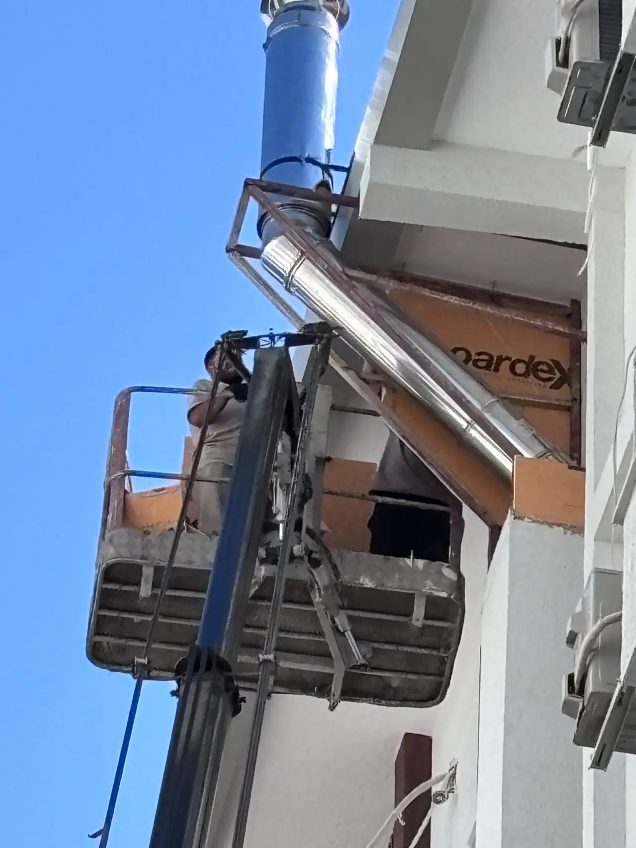 Bayraklı Konut Bacası
